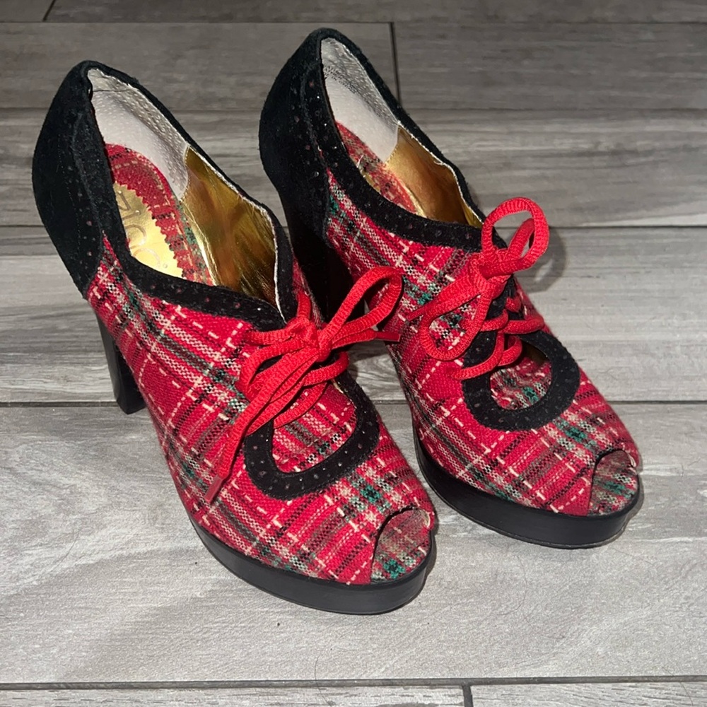 ZINC BLACK SUEDE & RED TARTAN FABRIC LACE UP PLATFORM SHOES -SZ 7 1/2
